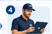 Responsable effectuant un contrôle qualité sur tablette